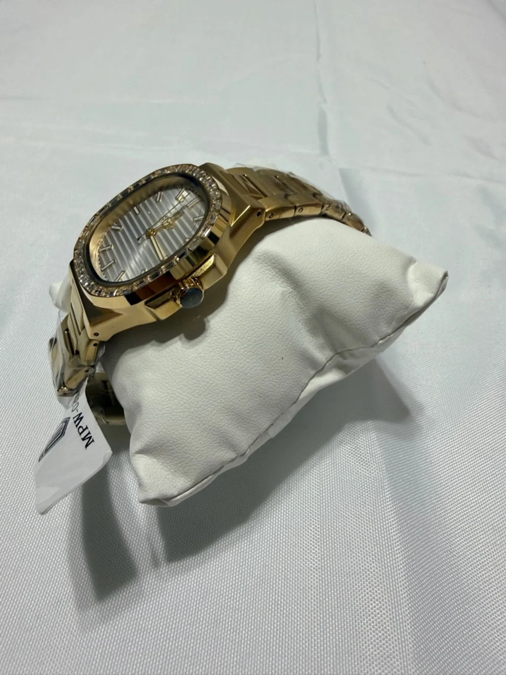 Montres Prestige by Invicta. Gold Tone Men's Bracelet Watch with Crystal Bezel
